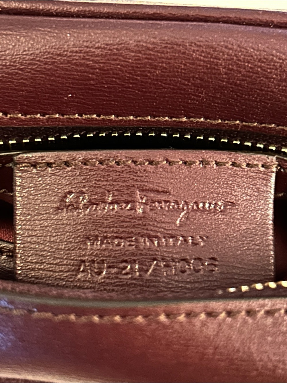 Salvatore Ferragamo City Small Gancini Camera bag in Lovely Burgundy leather EUC - Picture 10 of 14
